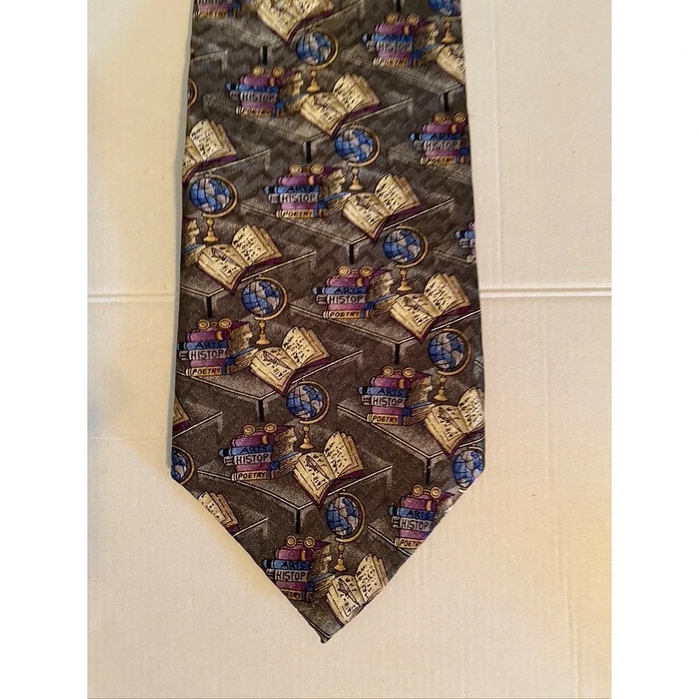 Van Heusen Educator Mens Silk Tie Library Books Globe History Poetry Novelty